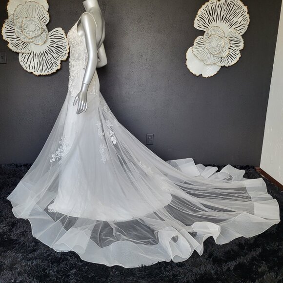 NWT~$1699~JOVANI~2/4~IVORY EMBELLISHED LACE FIT & FLARE WEDDING DRESS GOWN - Picture 10 of 16